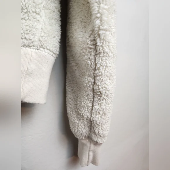 Abercrombie and Fitch Women's Crewneck Fuzzy Sweater - Picture 6 of 7